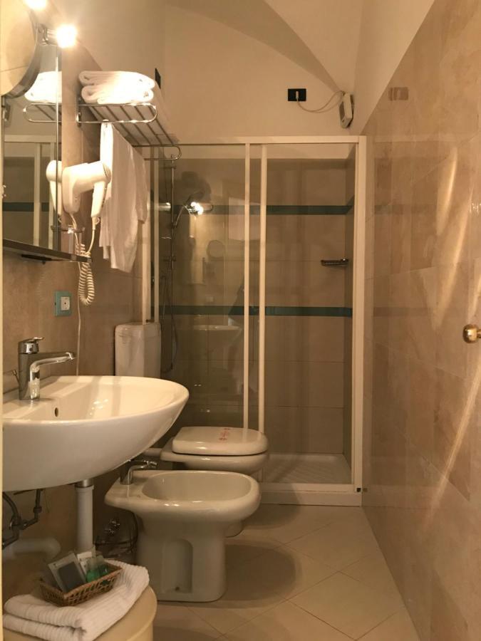 Hotel Miramare Imperia Ngoại thất bức ảnh
