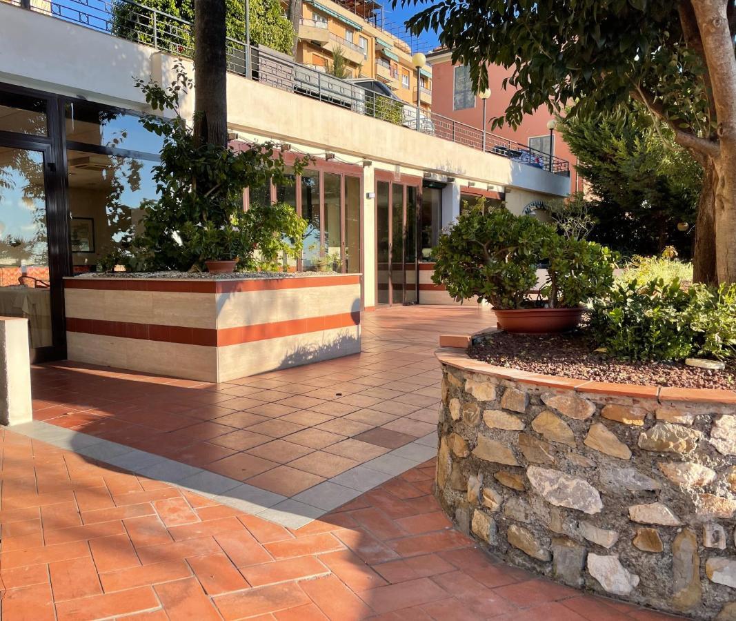 Hotel Miramare Imperia Ngoại thất bức ảnh