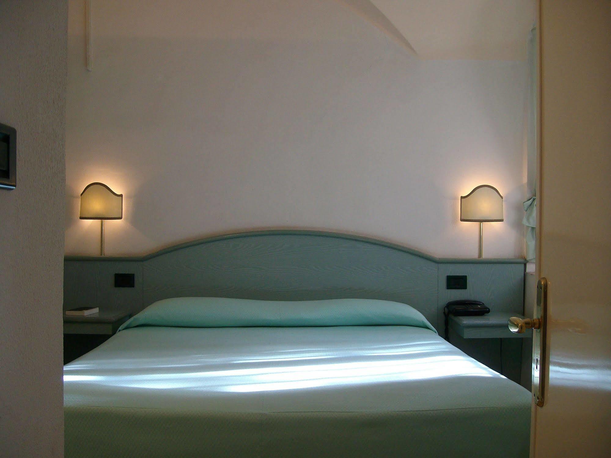 Hotel Miramare Imperia Ngoại thất bức ảnh