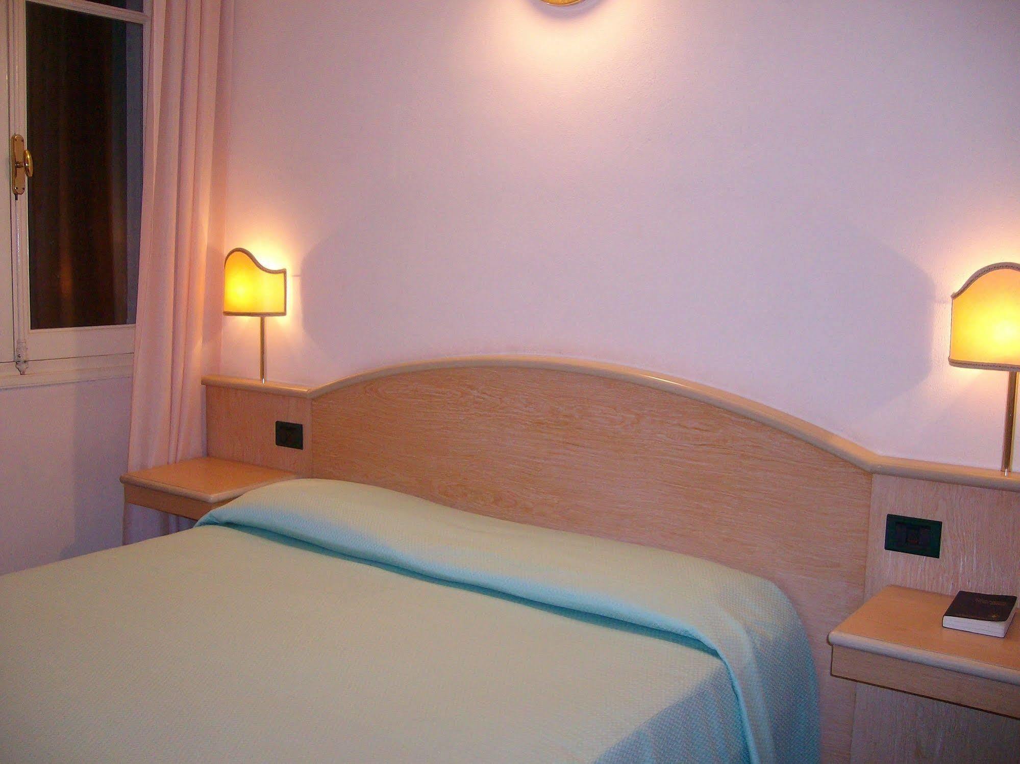 Hotel Miramare Imperia Ngoại thất bức ảnh