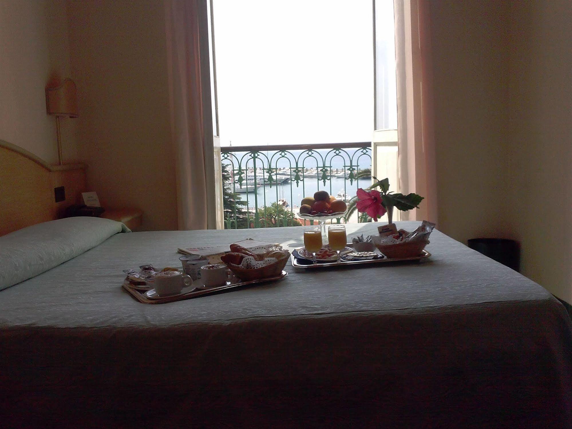 Hotel Miramare Imperia Ngoại thất bức ảnh