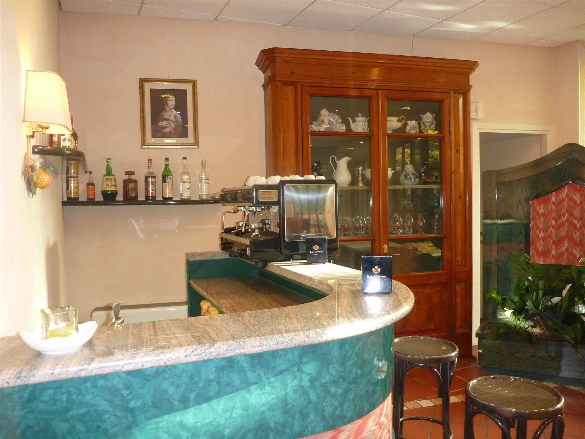Hotel Miramare Imperia Ngoại thất bức ảnh